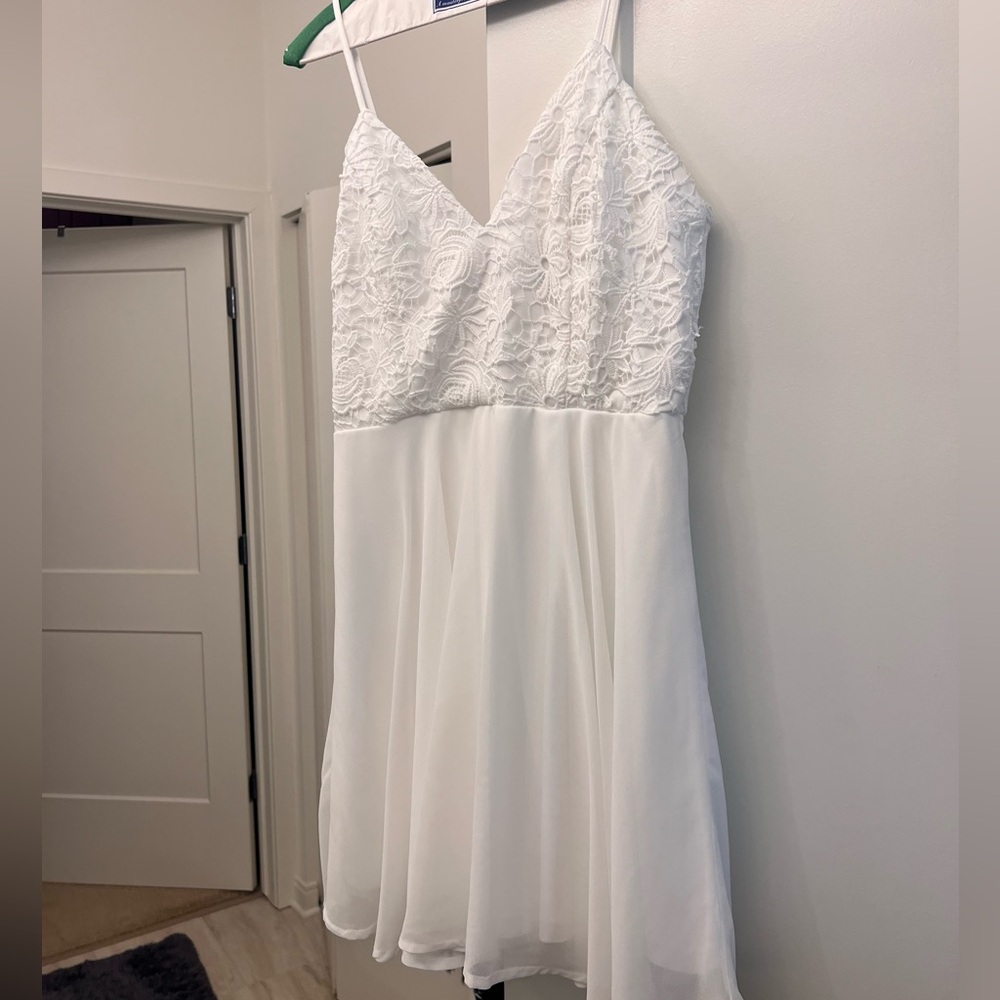 White Lulu’s dress, adjustable straps